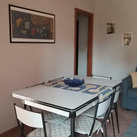 Locazione Turistica La Ginestra アパート *